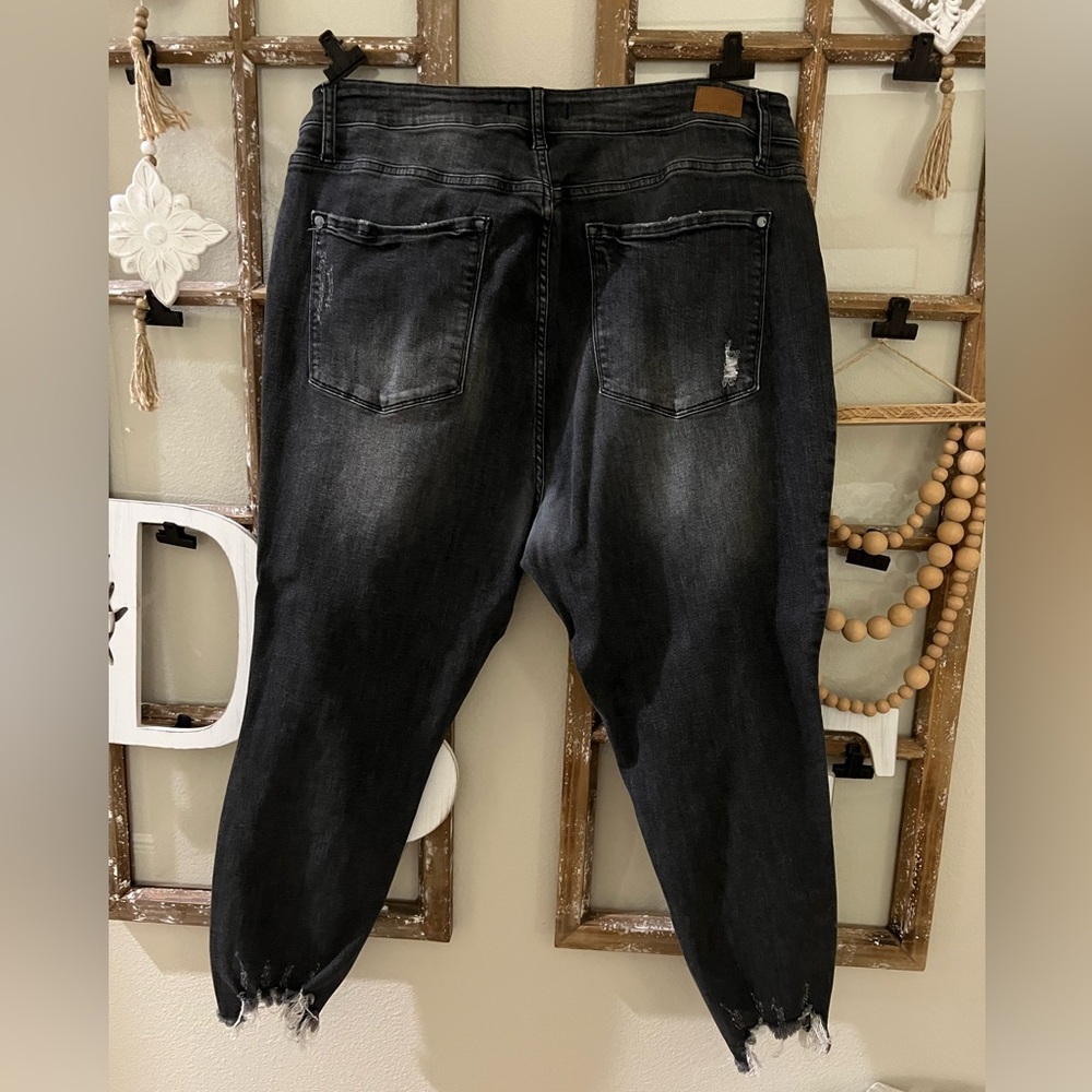 Judy Blue Black Denim Jeans with Label Detail - Picture 2 of 5